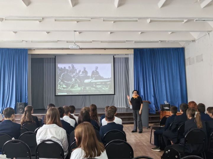 В 7-м лицее Зеленодольска состоялся показ видеороликов в рамках проекта #ГероиРоссииСвязьВремён️