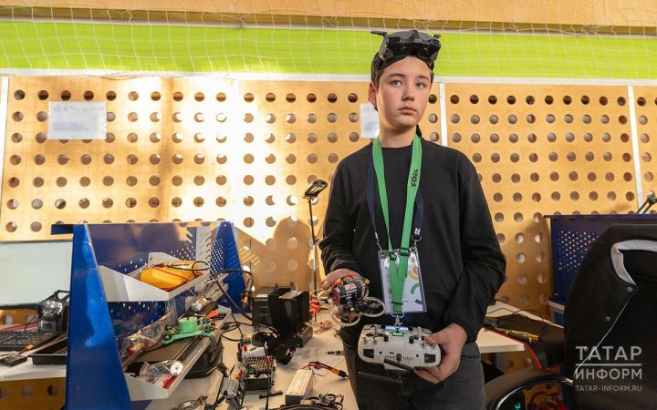 Молодежь Татарстана сможет заниматься в секциях по робототехнике и беспилотникам