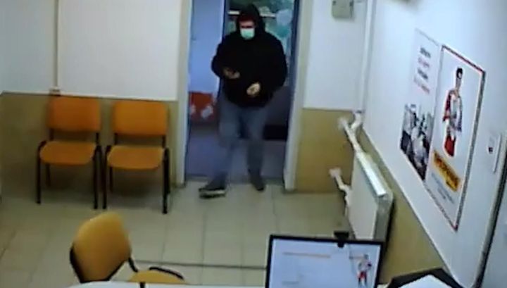 В Казани разбойник напал на офис микрофинансирования