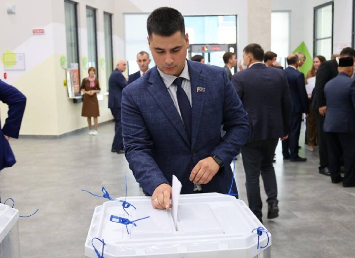 Марат Ахметов от лица Раиса РТ выдвинул на должность главы Зеленодольского района Михаила Афанасьева