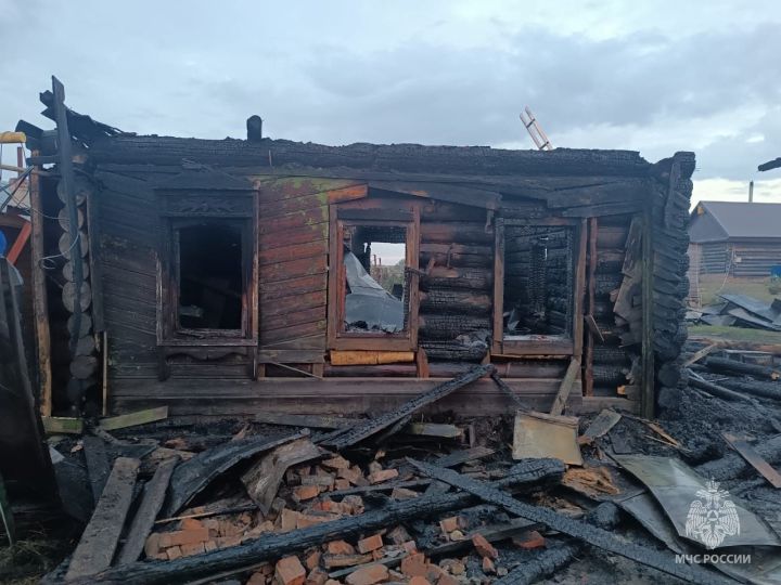 В деревне Большой Кульбаш Зеленодольского района практически полностью сгорел частный жилой дом