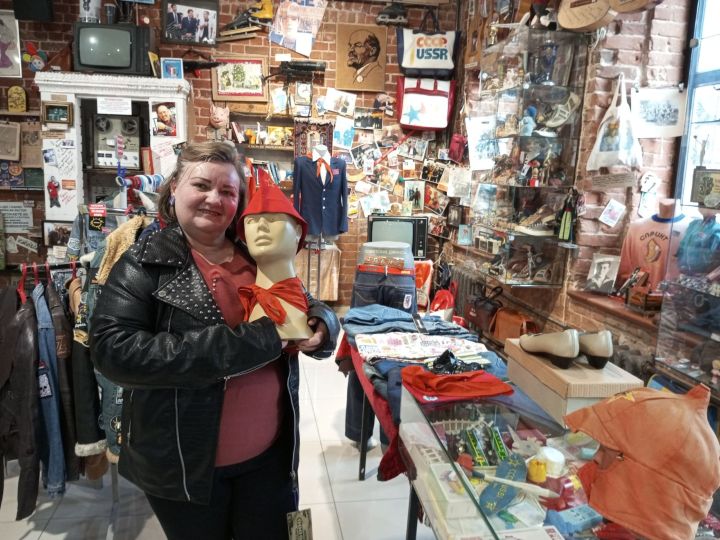 Директор казанского Музея соцбыта Рустем Валиахметов разместил в бывшей коммуналке более 10 тысяч экспонатов