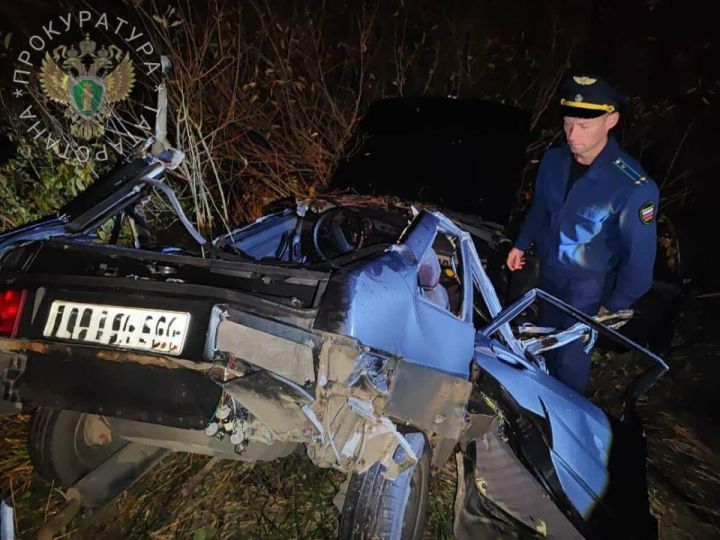 В Елабужском районе Татарстана сразу четыре человека погибли в ДТП с фурой