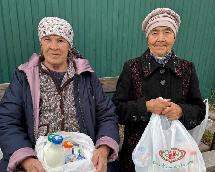 Зеленодольский молочноперерабатывающий комбинат поздравил подопечных «Доброй Казани» с Днём пожилого человека