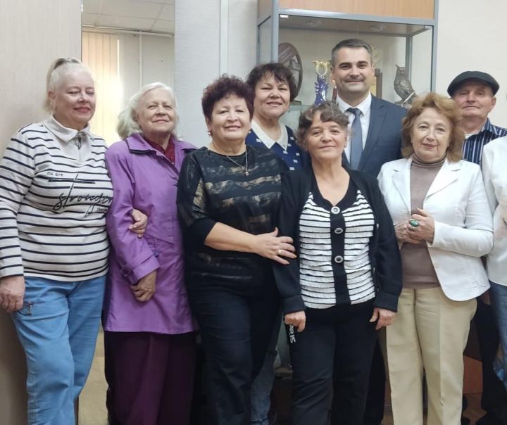 Дорогие ветераны – сотрудники газет «Зеленодольская правда», «Наш Зелёный Дол», телекомпании «Зелёный Дол»!