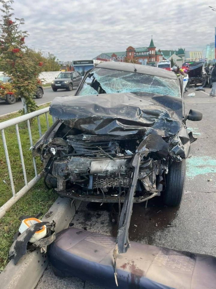 Три человека пострадали в массовом ДТП с легковушками в Челнах