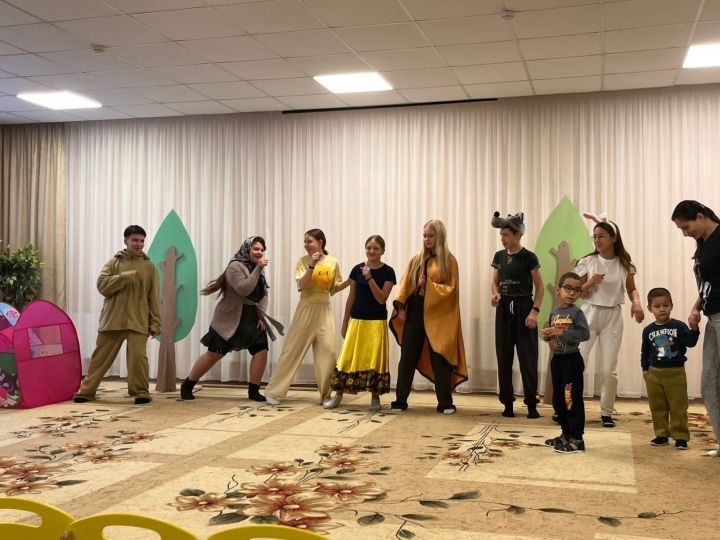 Зеленодольские подростки показали спектакль в реабилитационном центре