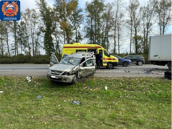 В ДТП в Лаишевском районе РТ с тремя легковушками и грузовиком пострадал ребенок