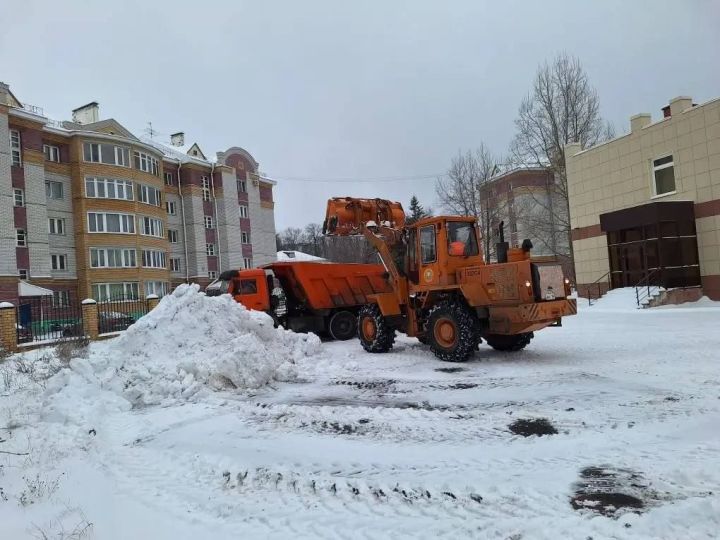 Более 2920 кубометров снега вывезли с улиц Зеленодольска за новогодние праздники