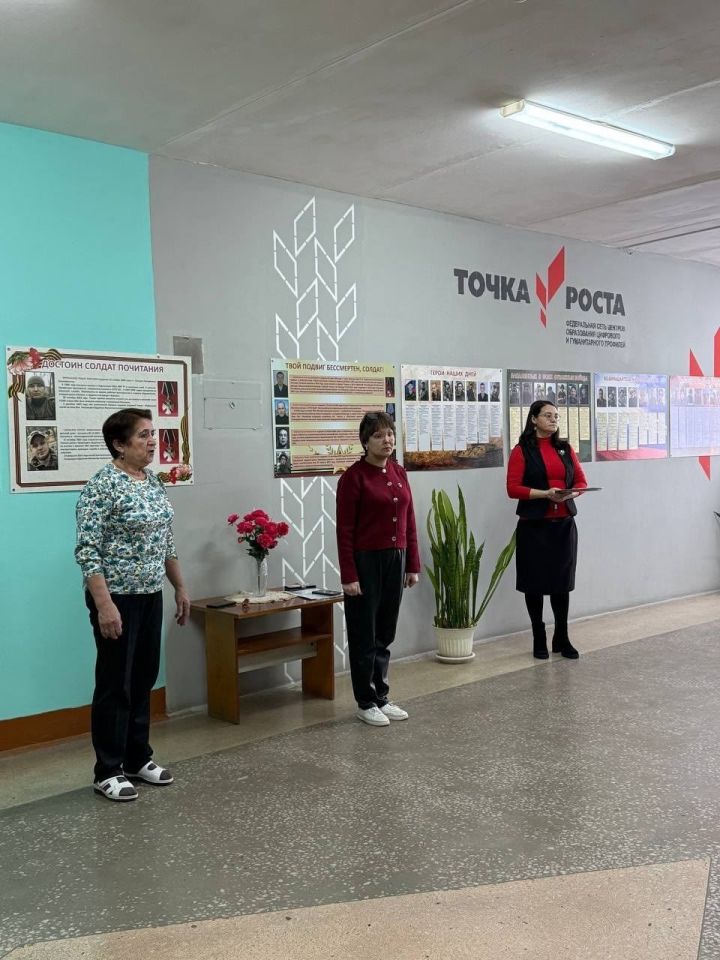 Учащиеся Нурлатской школы торжественно приняли клятву юнармейца