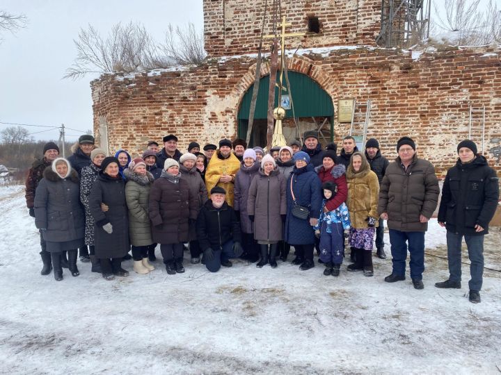 Троицкая церковь в с. Косяково благодаря энтузиастам увенчалась крестом