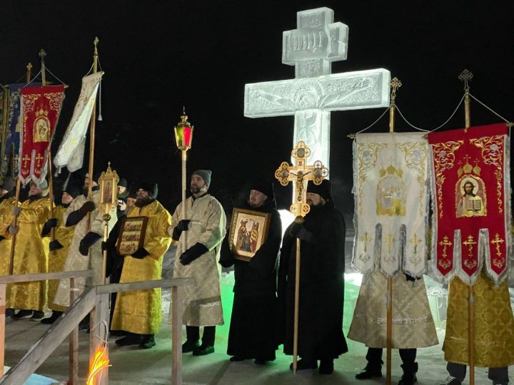 На льду Раифского озера прошёл молебен