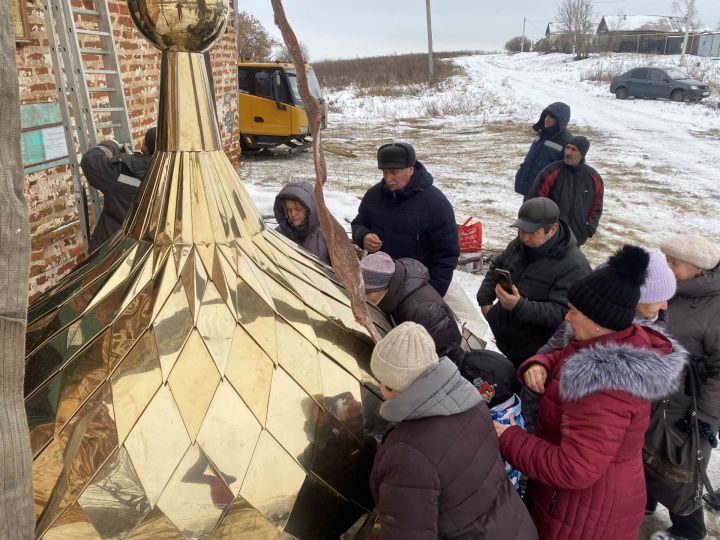Троицкая церковь в с. Косяково благодаря энтузиастам увенчалась крестом