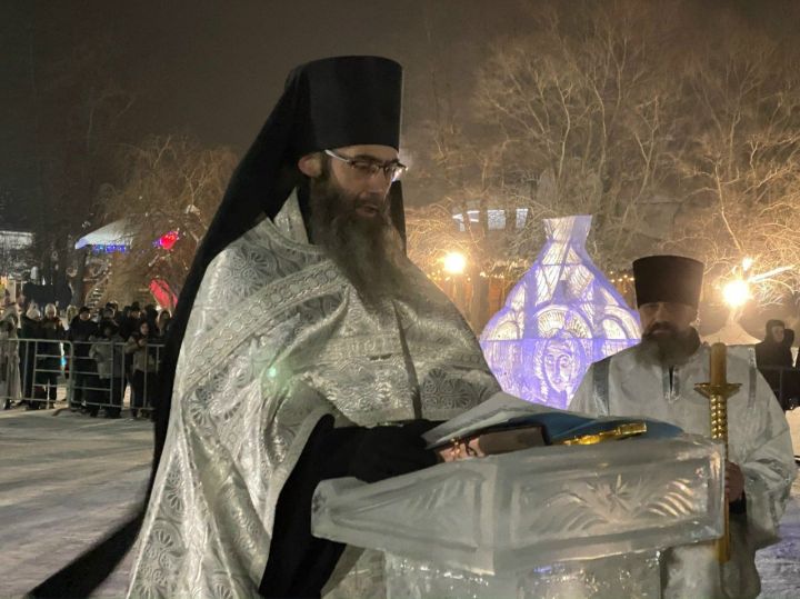 На льду Раифского озера прошёл молебен