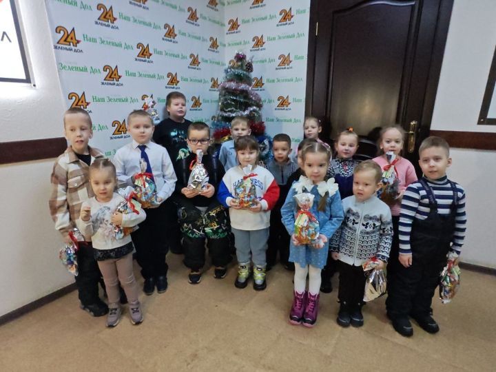 Итоги традиционного конкурса новогодних игрушек подвели в Информационном центре «Зелёный Дол»