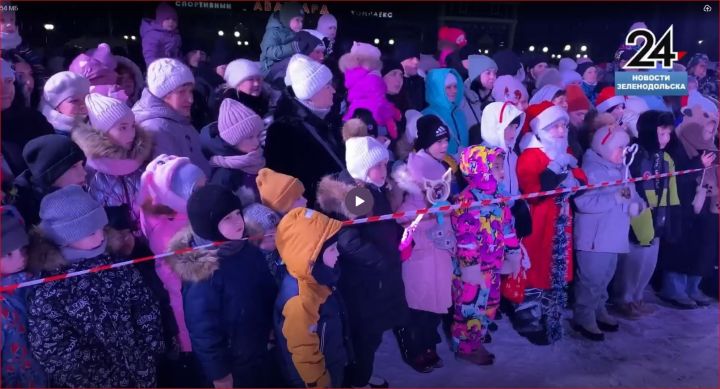 Раз, два, три, ёлочка, гори!