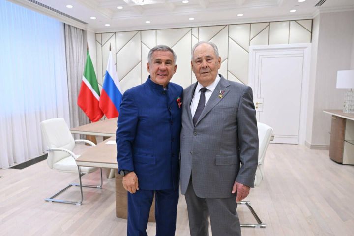 Рустам Минниханов поздравил Минтимера Шаймиева с днем рождения