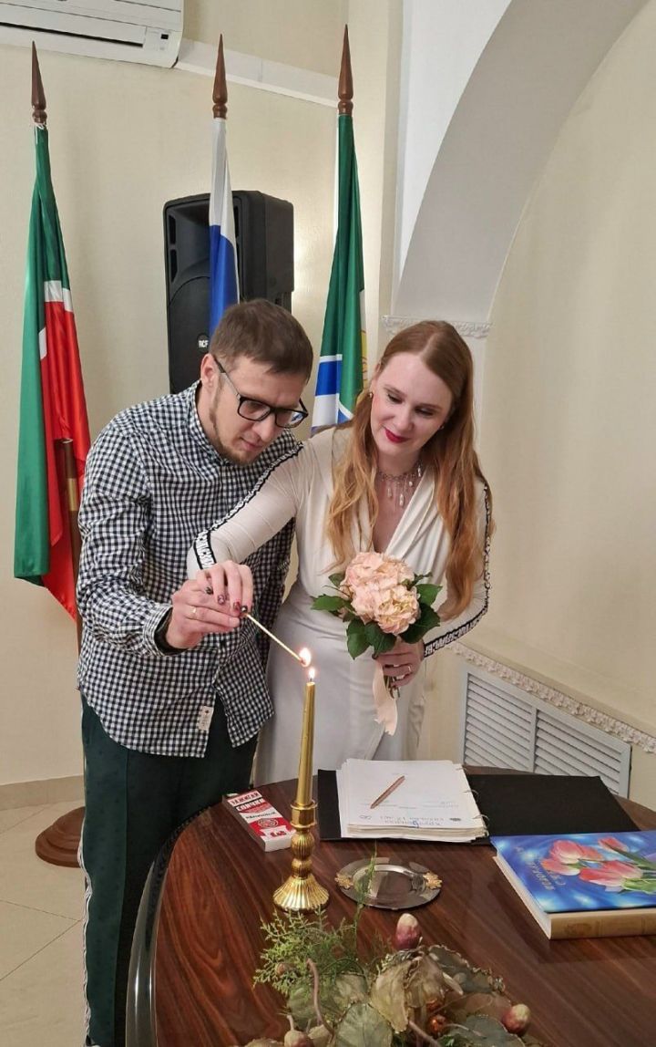 В Зеленодольском ЗАГСе чествовали супругов Богаткиных