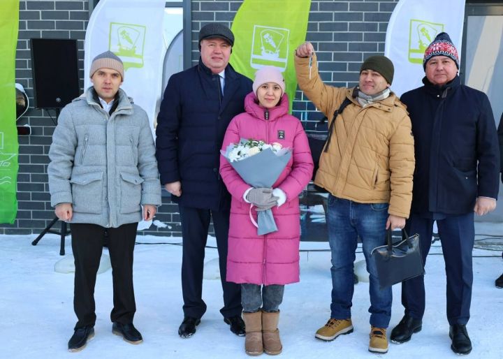 В Зеленодольске состоялась торжественная церемония передачи ключей жильцам новых домов