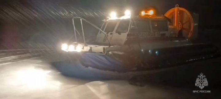 В Менделеевском районе сотрудники МЧС и участковый спасли потерявшегося рыбака