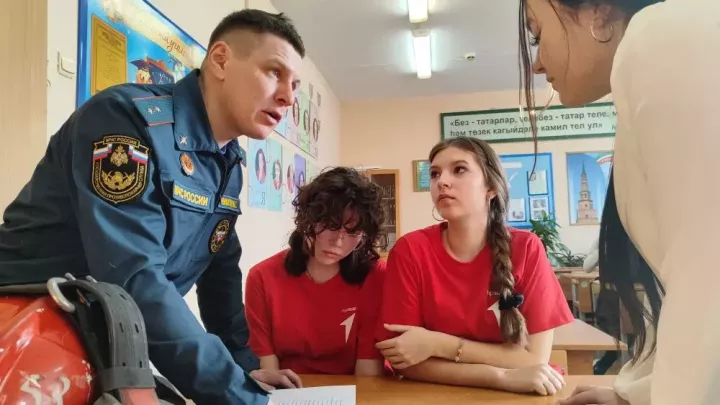 В Зеленодольской гимназии №10 побывали пожарные