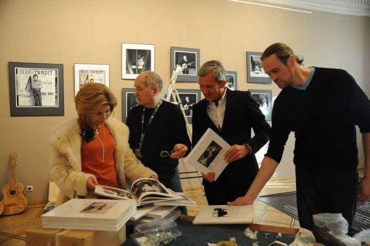 Высоцкий через объектив друга: в Музее соцбыта открылась душевная выставка