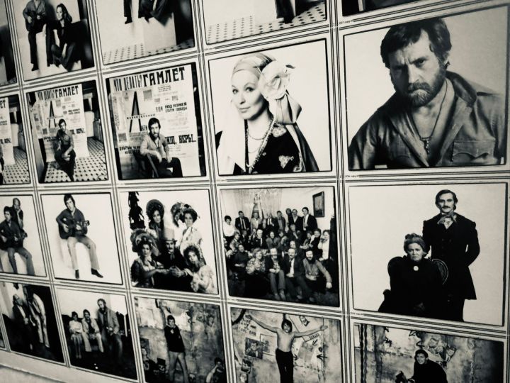 Высоцкий через объектив друга: в Музее соцбыта открылась душевная выставка