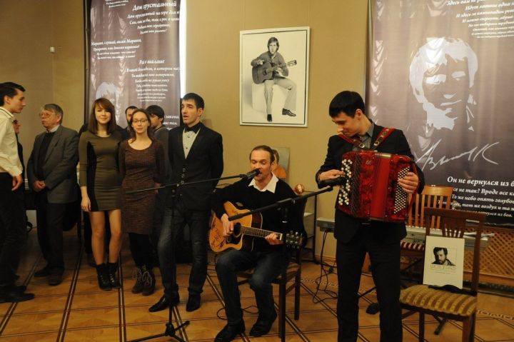 Высоцкий через объектив друга: в Музее соцбыта открылась душевная выставка