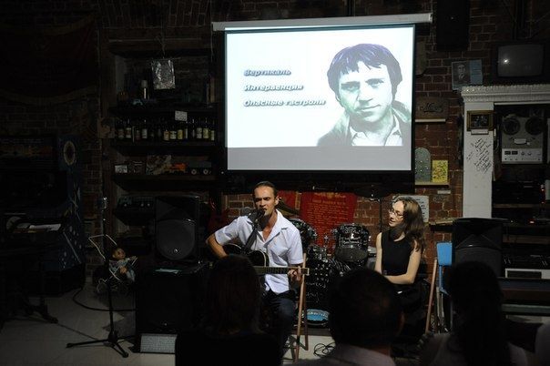 Высоцкий через объектив друга: в Музее соцбыта открылась душевная выставка