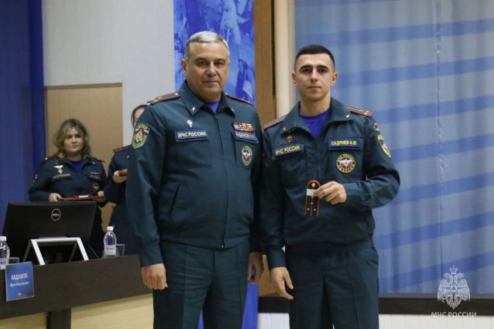 Зеленодольским пожарным вручили награды и новую технику