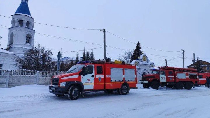 В поселке Васильево провели пожарно-тактические учения на здании Храма Воздвижения Креста Господня