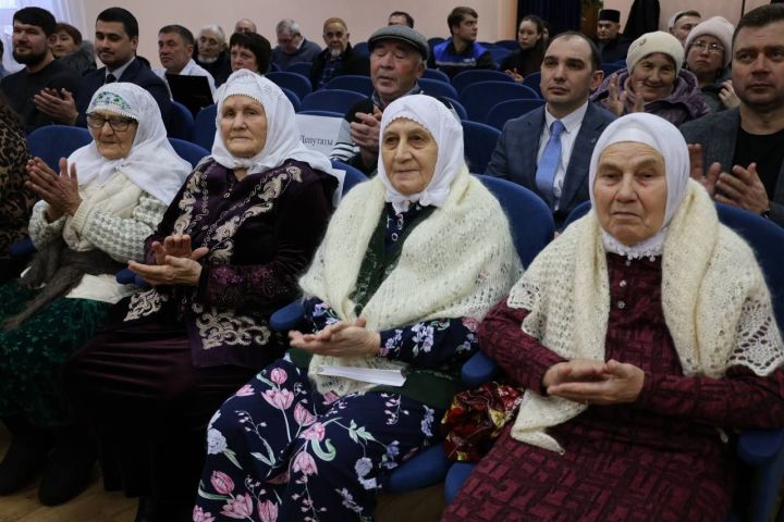 В Больших Яках прошла ежегодная отчетная сессия