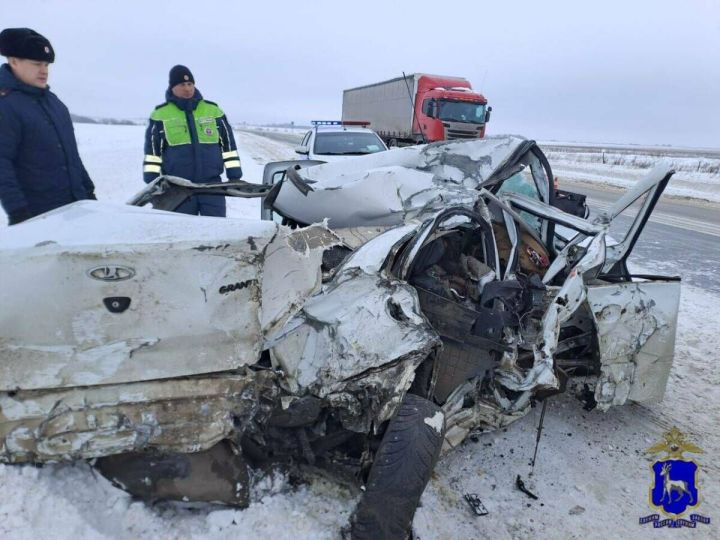 В результате аварии на трассе между Казанью и Ульяновском погибли два человека