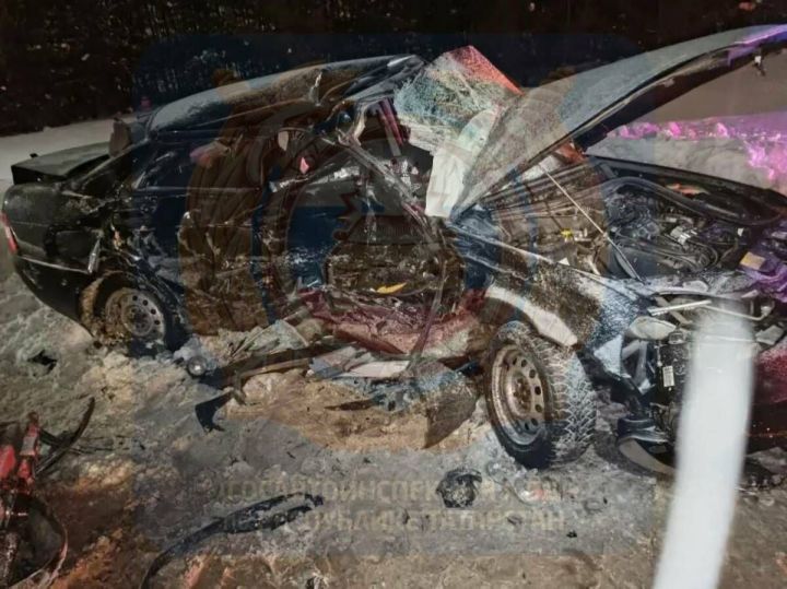 На трассе Татарстана водитель погиб, выехав на встречку