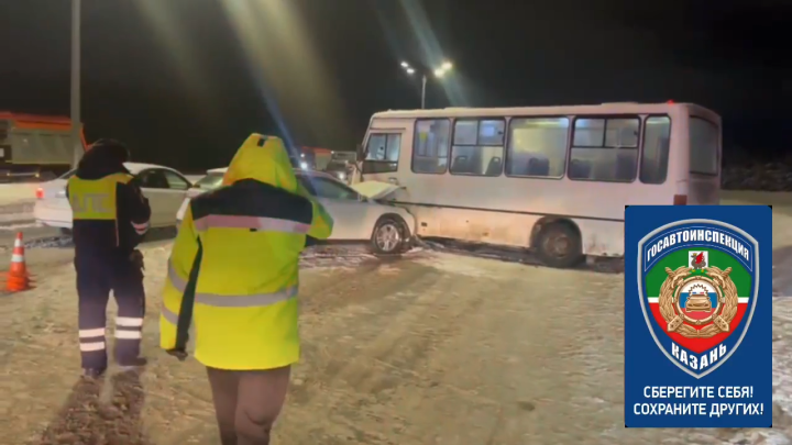 На трассе Казань — Оренбург в ДТП  с четырьмя автомобилями пострадало три человека