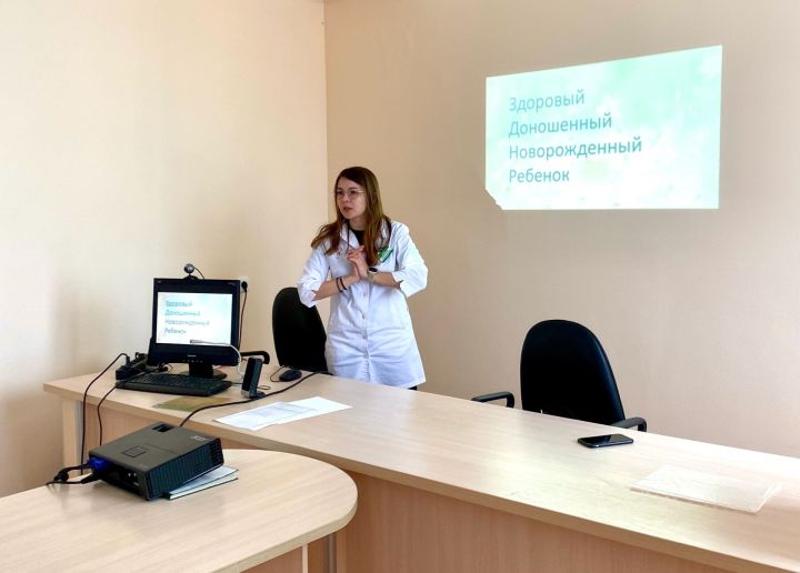 «Школа мам» помогает беременным освоиться в тонкостях материнства