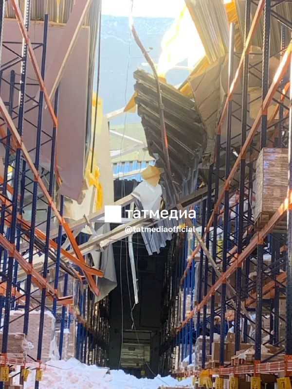 В Зеленодольске прокуратура организовала проверку после обрушения кровли складского помещения