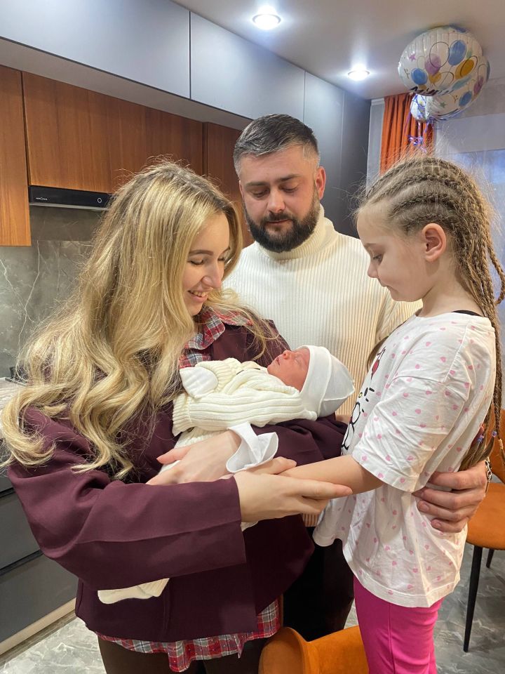 Боец СВО Артем Спирин приехал на побывку, чтобы увидеть новорожденного сына