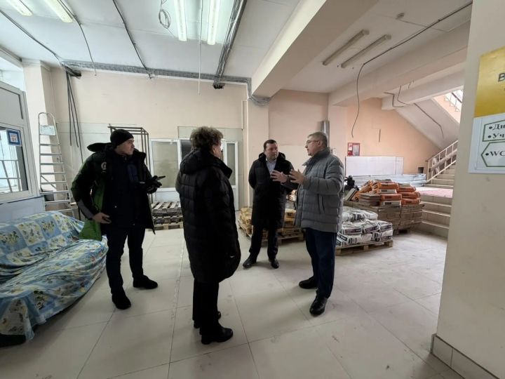 Глава Зеленодольского района Михаил Афанасьев проинспектировал ход ремонта судостроительного колледжа