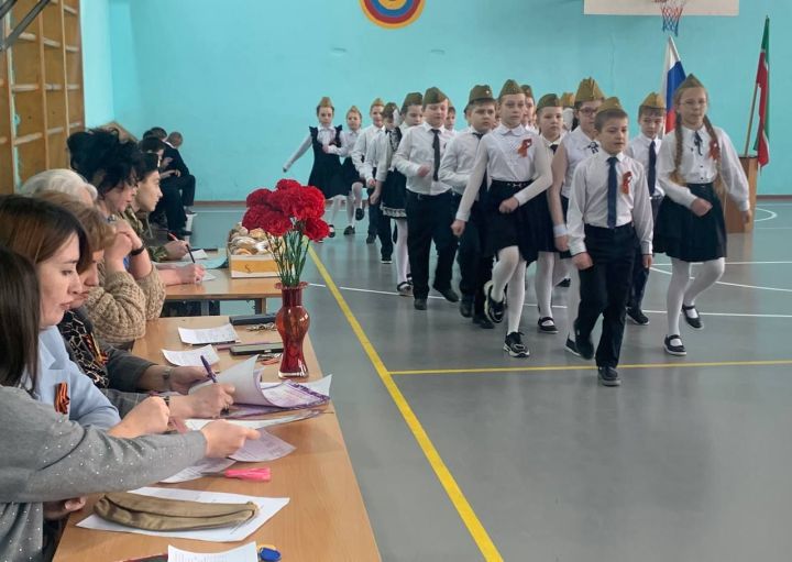 В школе №15 прошёл конкурс «Смотр строя и песни», посвященный Дню защитника Отечества