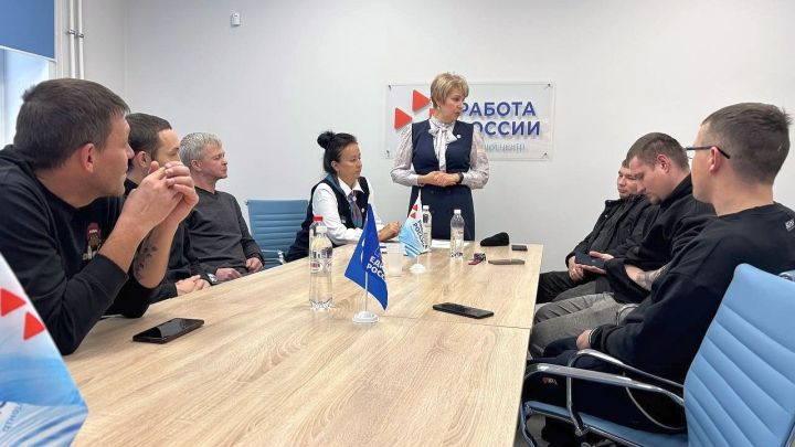 в Кадровом центре Зеленодольска провели встречу с участниками спецоперации