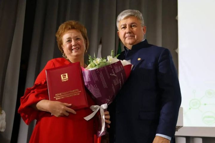 Жительница Зеленодольска Мусамира Гибадуллина получила Почетную грамоту от главы района
