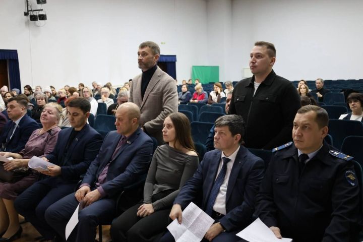 В Нижних Вязовых прошла ежегодная отчетная сессия