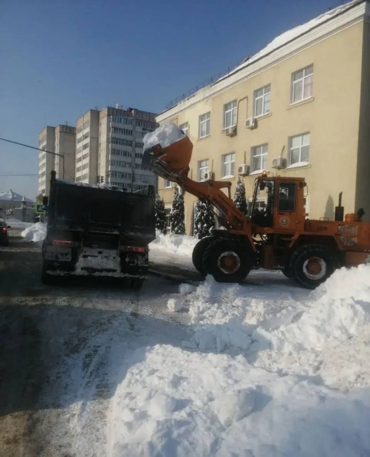 Более 1985 кубометров снега вывезли с улиц Зеленодольска за 5 дней февраля