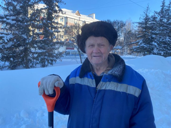 С лопатой — в 90 лет!