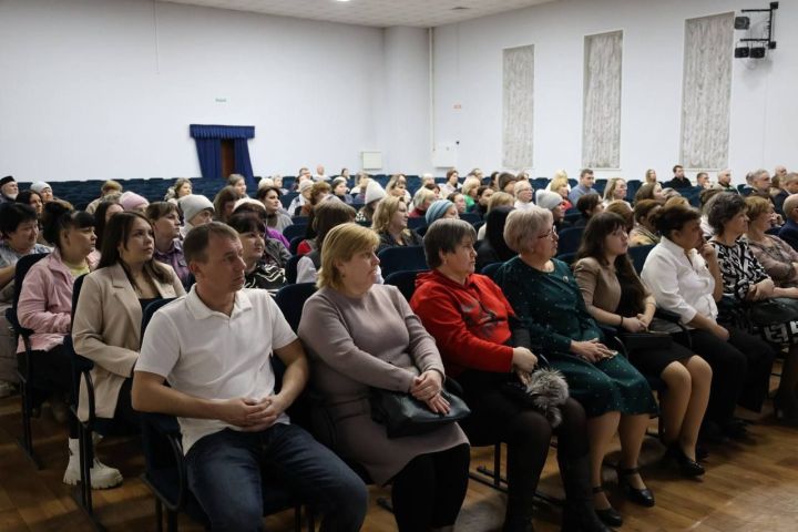 В Нижних Вязовых прошла ежегодная отчетная сессия