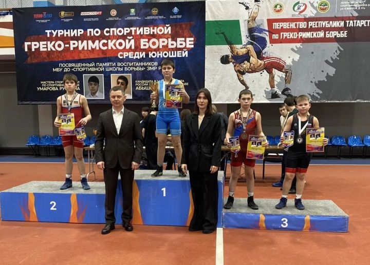 В Зеленодольске состоялись состязания по борьбе, собравшие 170 спортсменов