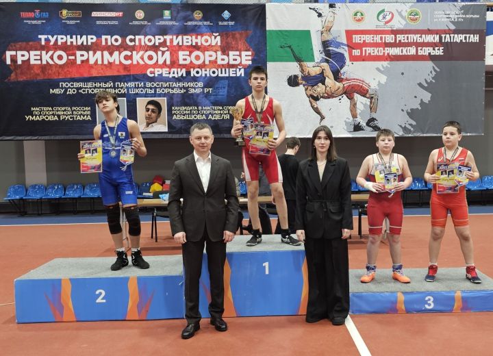 В Зеленодольске состоялись состязания по борьбе, собравшие 170 спортсменов