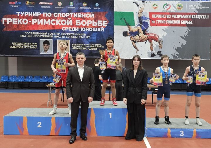 В Зеленодольске состоялись состязания по борьбе, собравшие 170 спортсменов