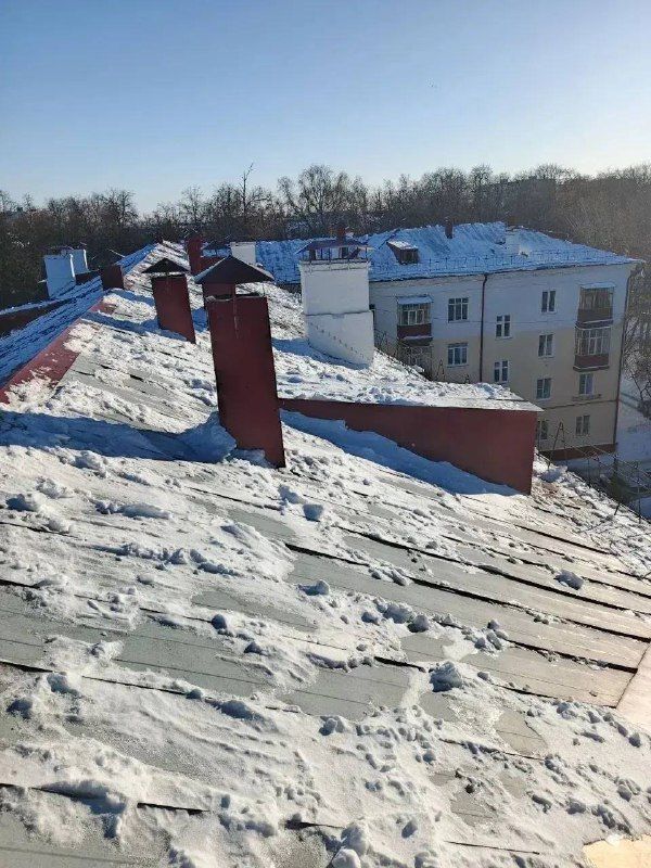УК «Жилкомплекс» отчитывается об очистке крыш от снега и наледи